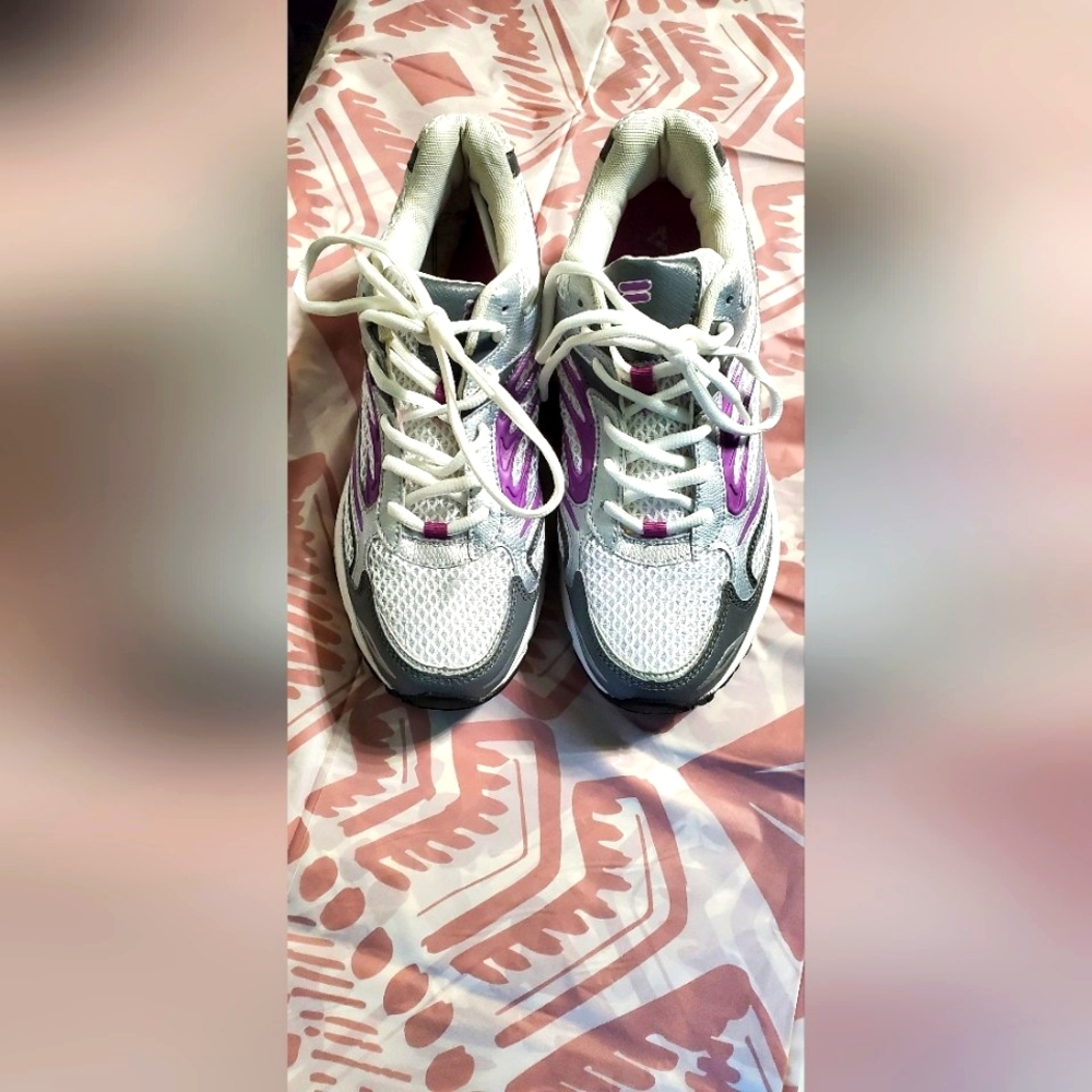 Women's size 10 Fila tennis shoes